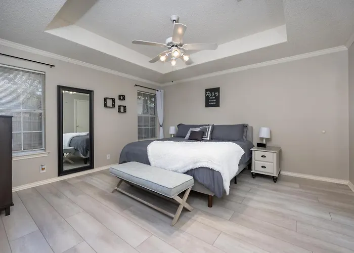 Spacious Brick House 3Br 2Ba A+
