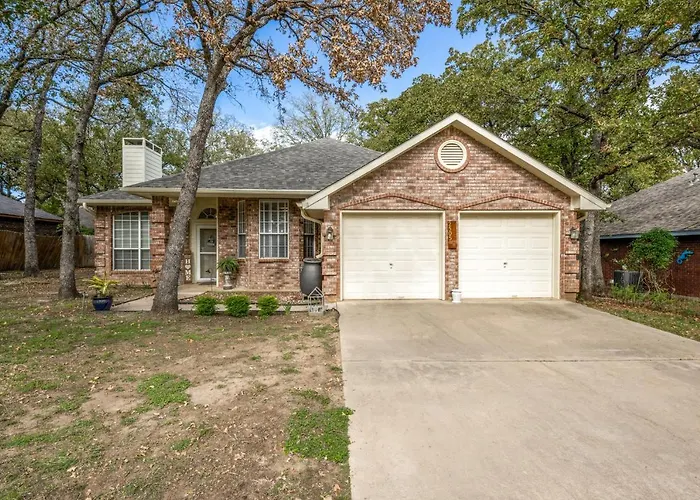 Spacious Brick House 3Br 2Ba A+