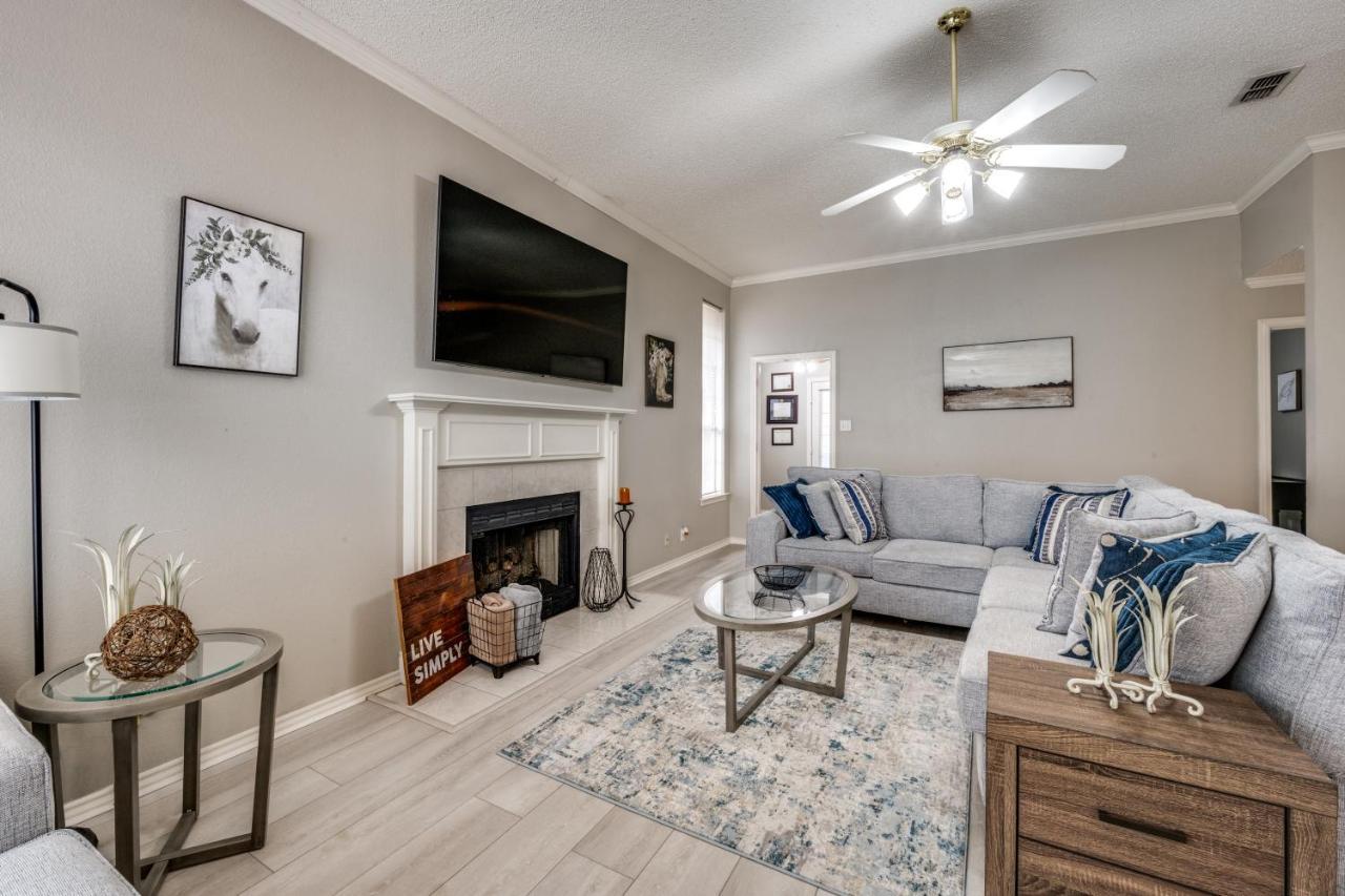 Spacious Brick House 3br 2ba A+ Holiday home Denton