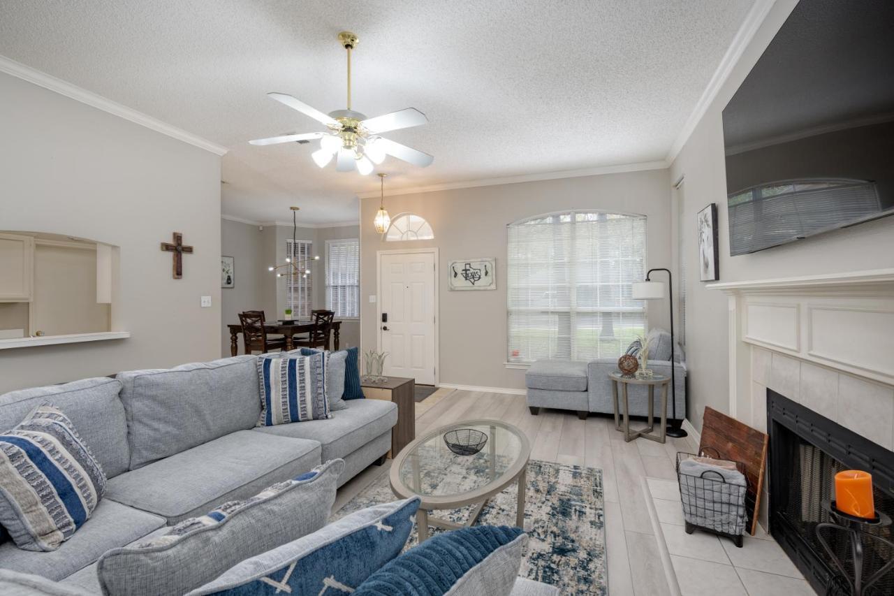 Spacious Brick House 3br 2ba A+ Denton